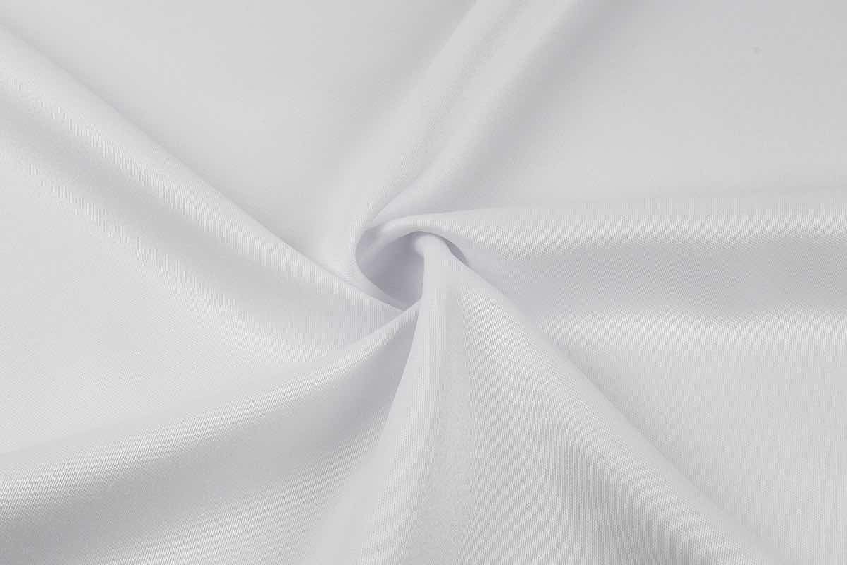 Obrus plamoodporny SATIN biały z delikatną lamówką 225g/m2 - obrazek 3